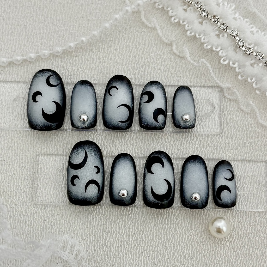 【No.28】ネイルチップオーダー ホワイトチーク ムーンネイルチップ