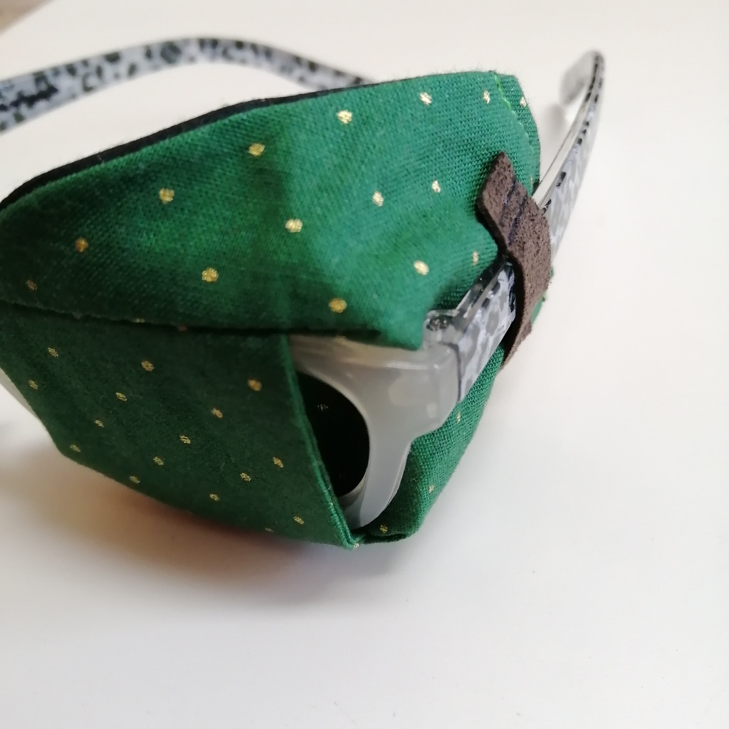 No.i-50L 布製 アイパッチ 緑地 金のドット 両目兼用