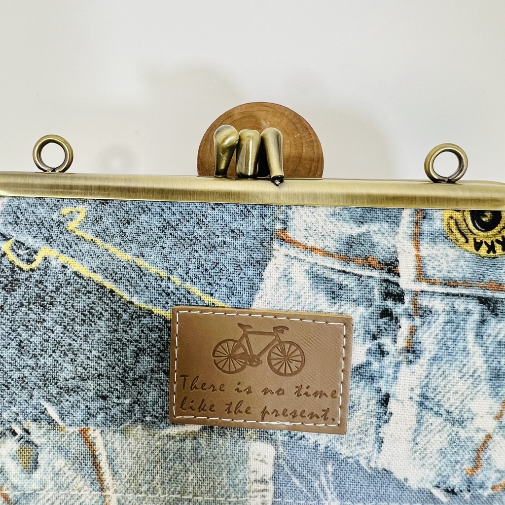 【送料無料】持ち手付き二口がま口ポーチ デニム