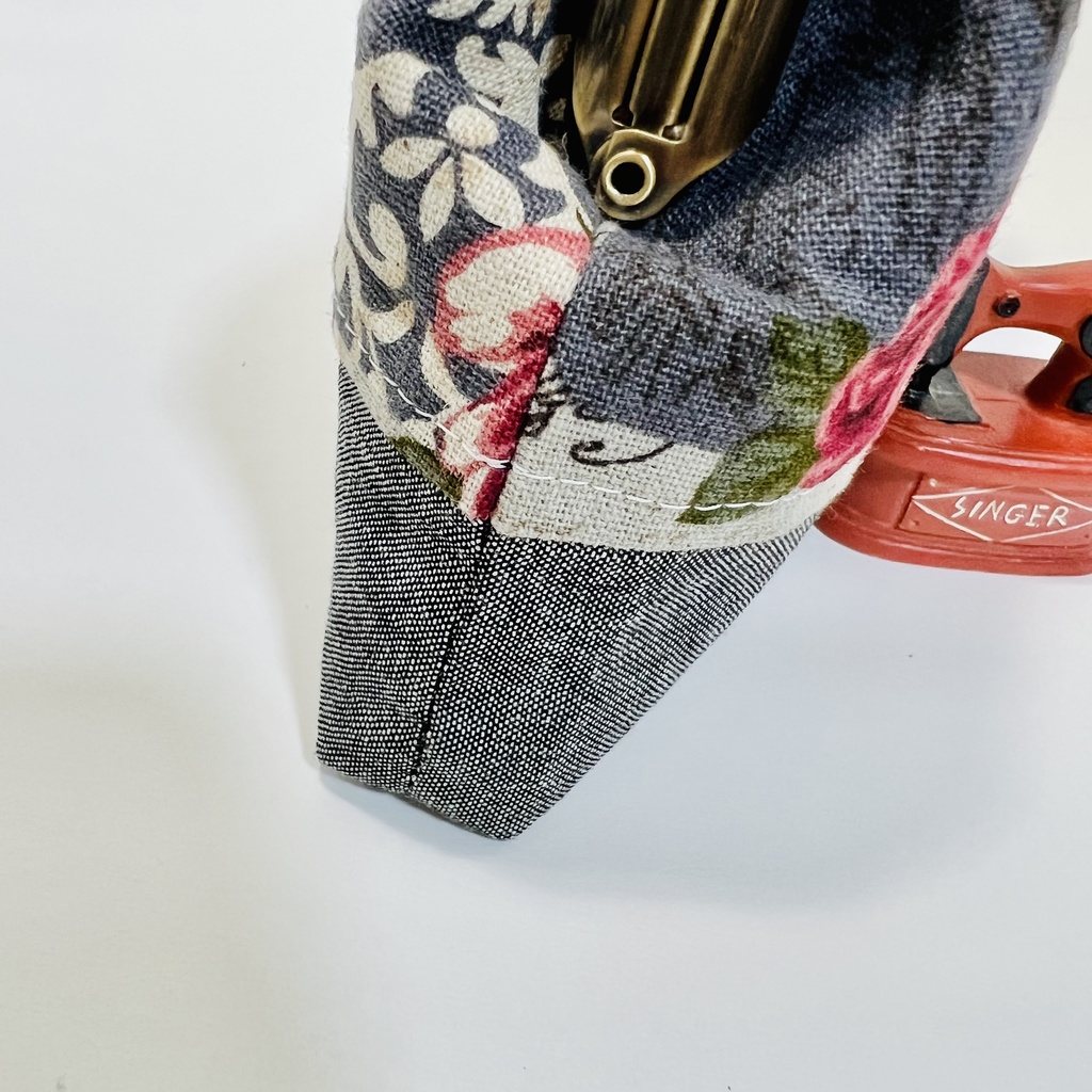 【送料無料】持ち手付き二口がま口ポーチ ローズ