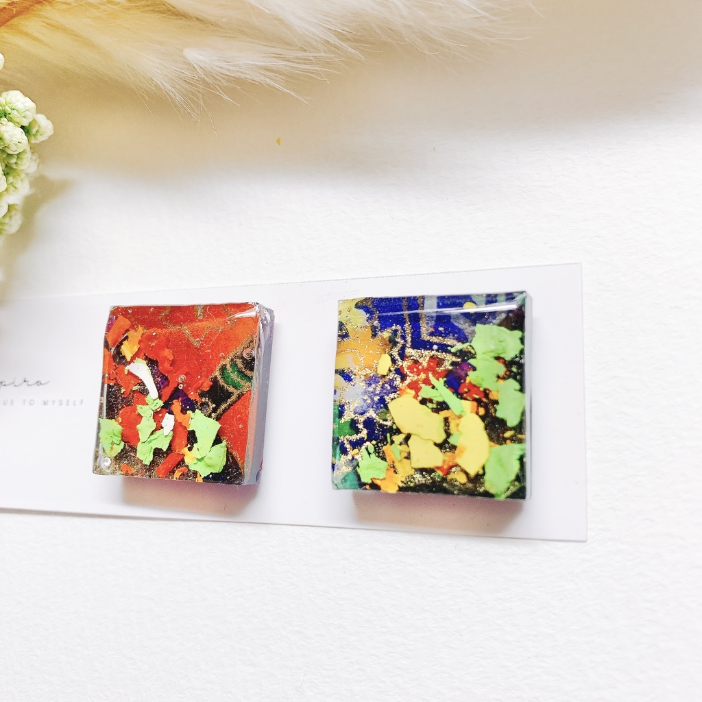 モノノ怪イメージアクセサリー カラフル 赤と青 ピアスorイヤリング