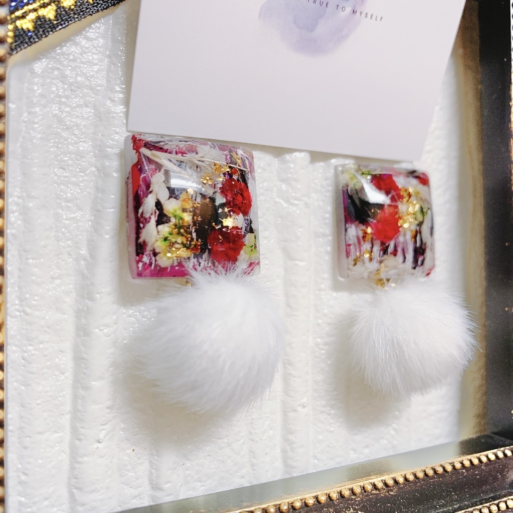 白黒赤のマーブル模様の耳飾り 推し活 ピアスorイヤリング