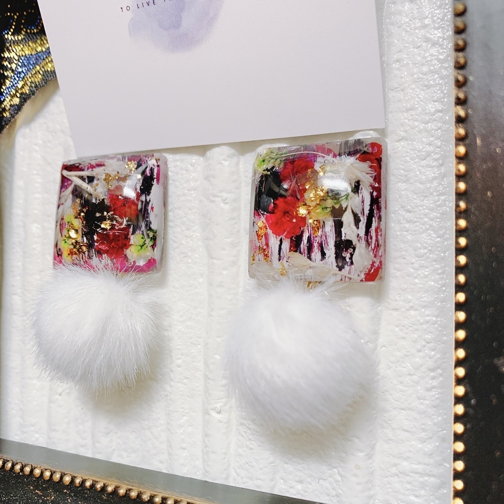 白黒赤のマーブル模様の耳飾り 推し活 ピアスorイヤリング