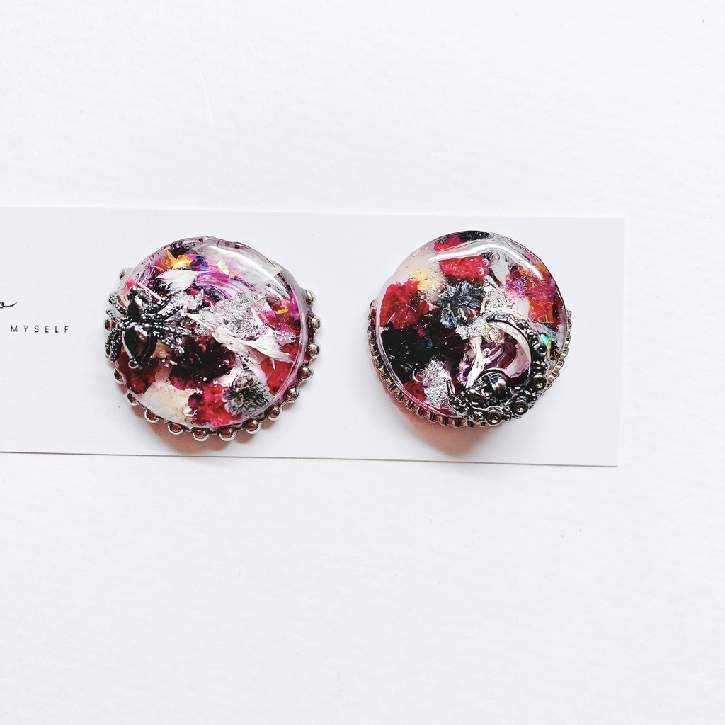 赤黒とボールチェーンの耳飾り 推し活 ピアスorイヤリング