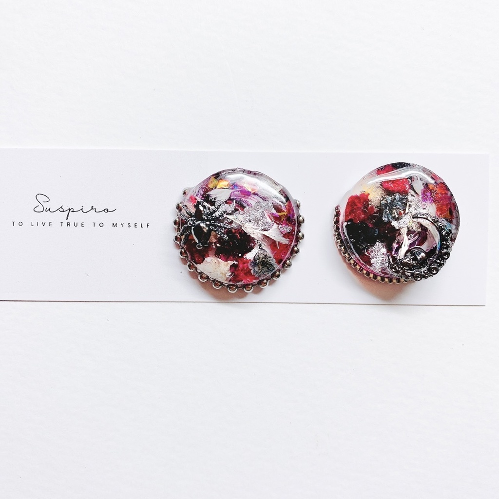 赤黒とボールチェーンの耳飾り 推し活 ピアスorイヤリング