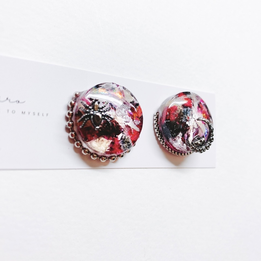 赤黒とボールチェーンの耳飾り 推し活 ピアスorイヤリング