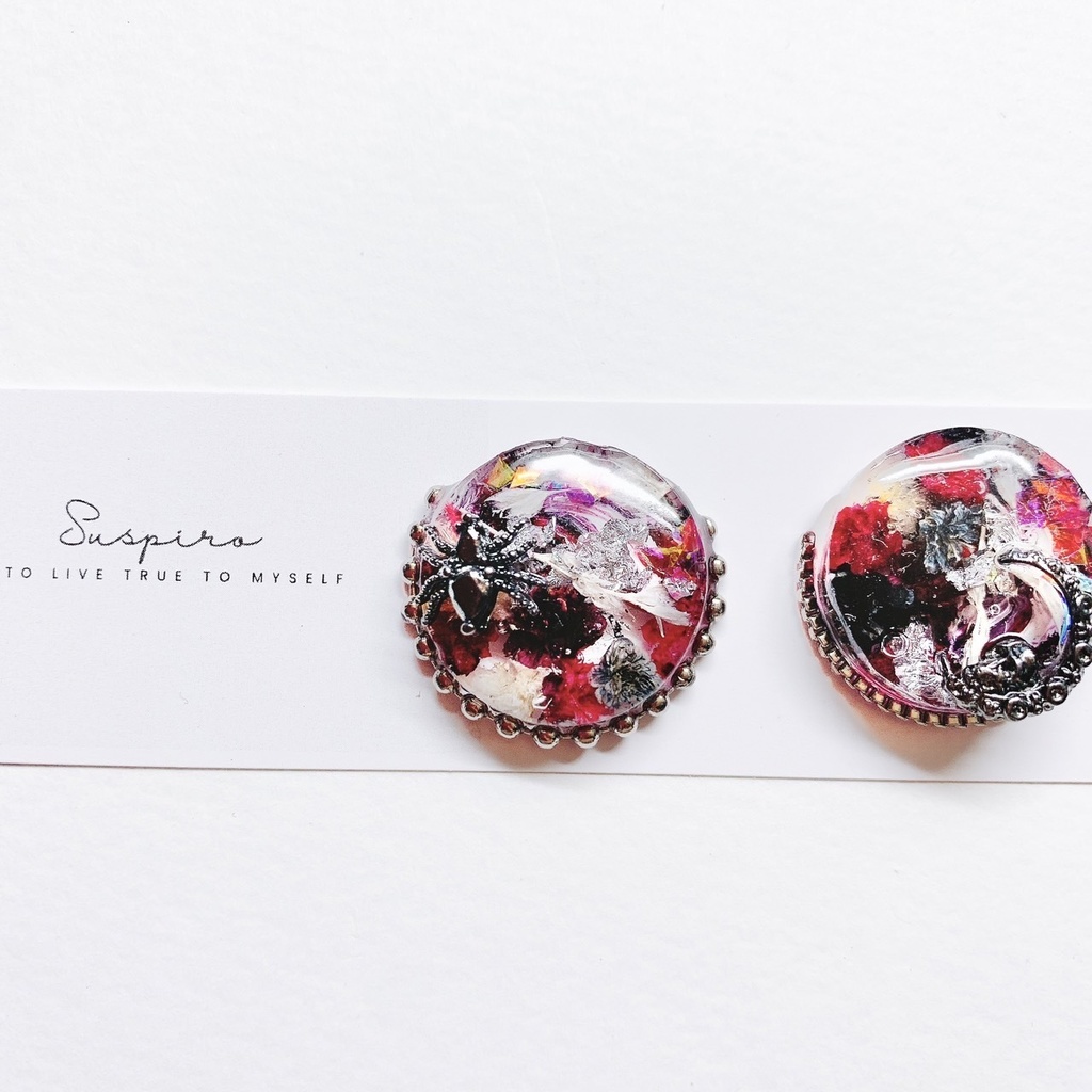 赤黒とボールチェーンの耳飾り 推し活 ピアスorイヤリング