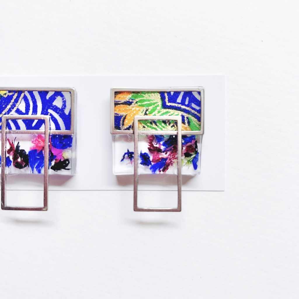 青色和紙と花びらの耳飾り ピアスorイヤリング 推し活