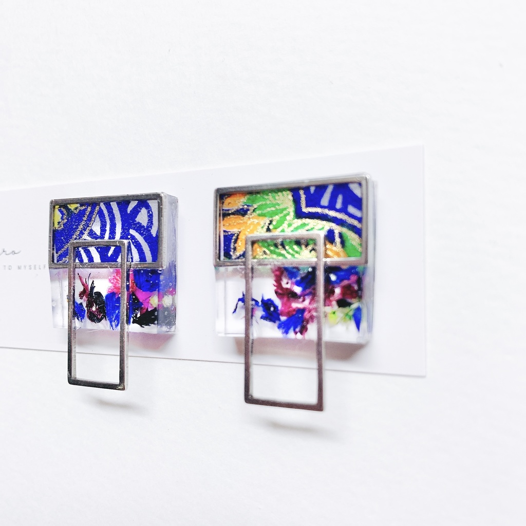 青色和紙と花びらの耳飾り ピアスorイヤリング 推し活