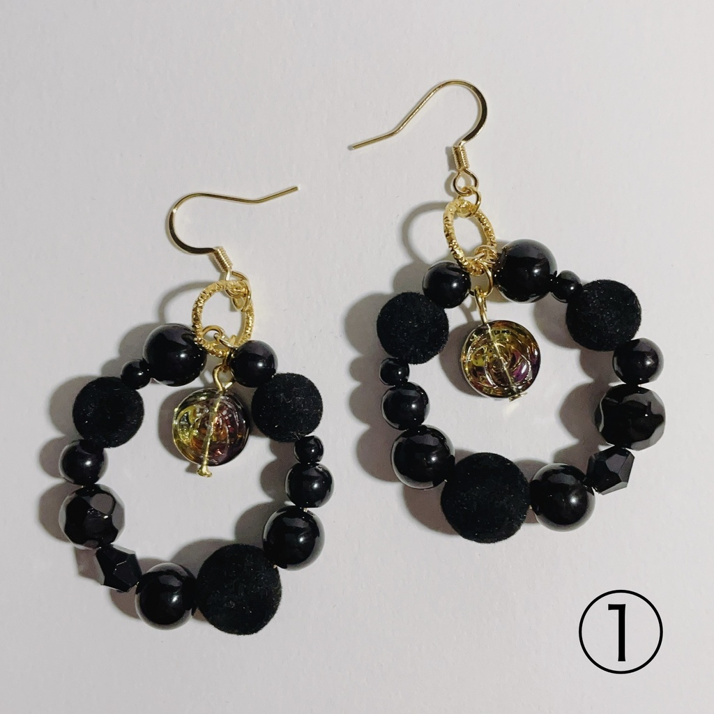 【725】薔薇ビーズを使ったリング状ピアス