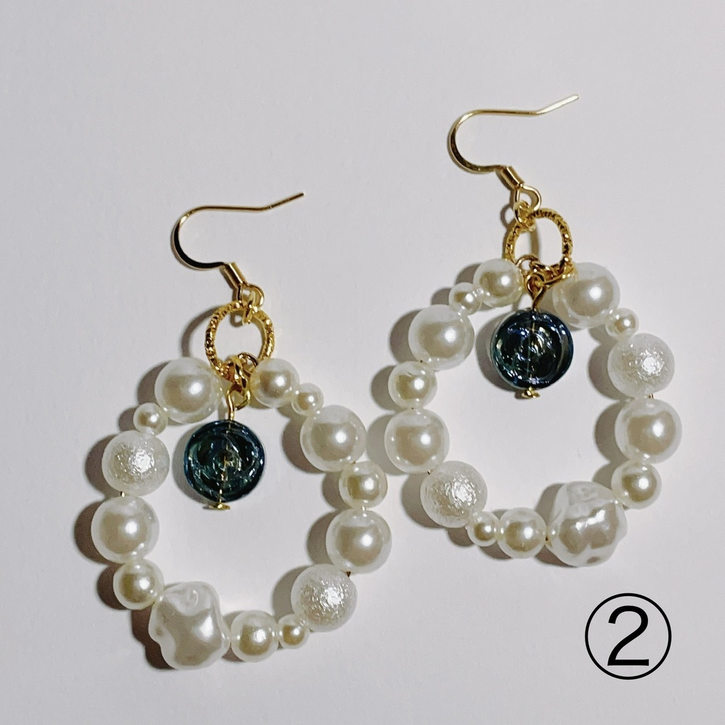 【725】薔薇ビーズを使ったリング状ピアス