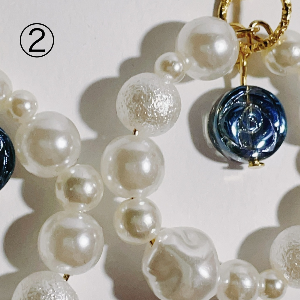 【725】薔薇ビーズを使ったリング状ピアス