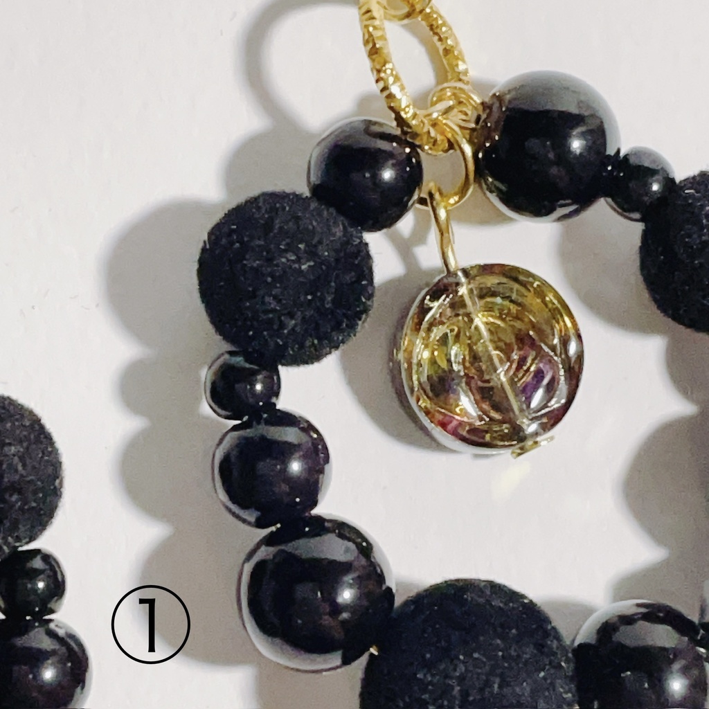 【725】薔薇ビーズを使ったリング状ピアス