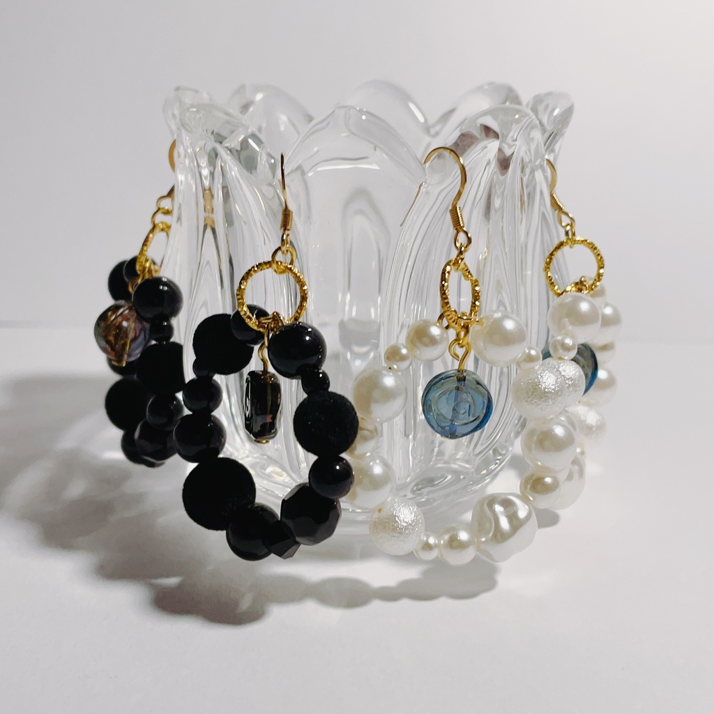 【725】薔薇ビーズを使ったリング状ピアス