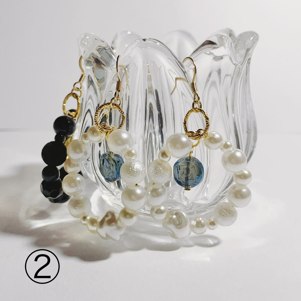 【725】薔薇ビーズを使ったリング状ピアス