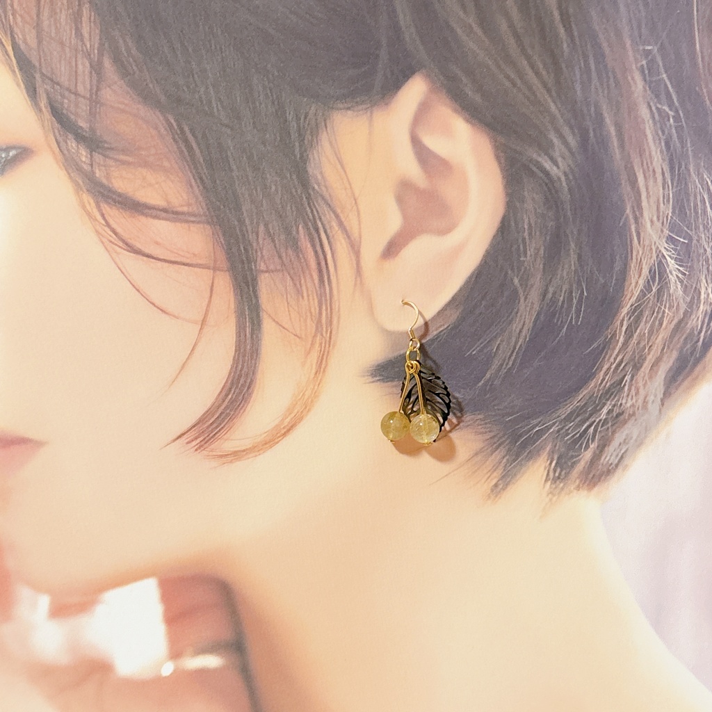 【725】イメージカラーのさくらんぼモチーフピアス①