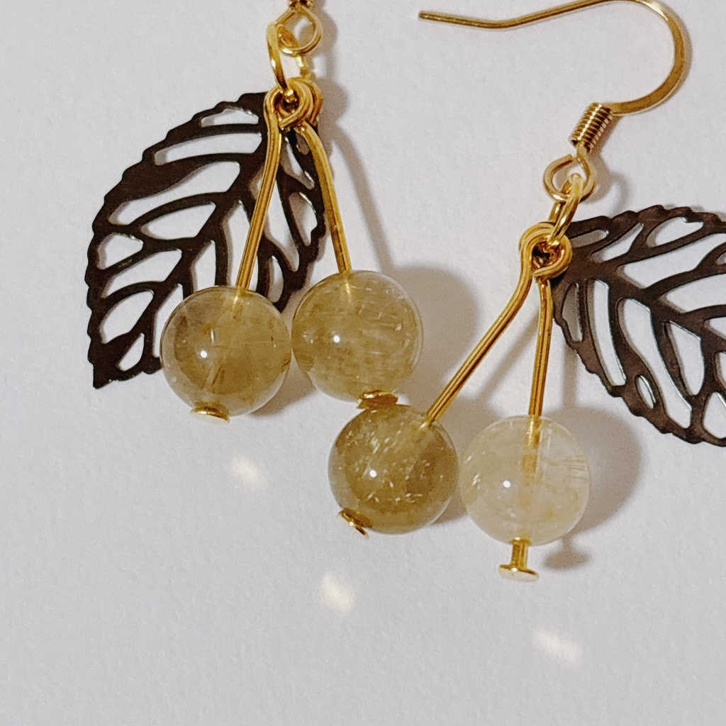 【725】イメージカラーのさくらんぼモチーフピアス①