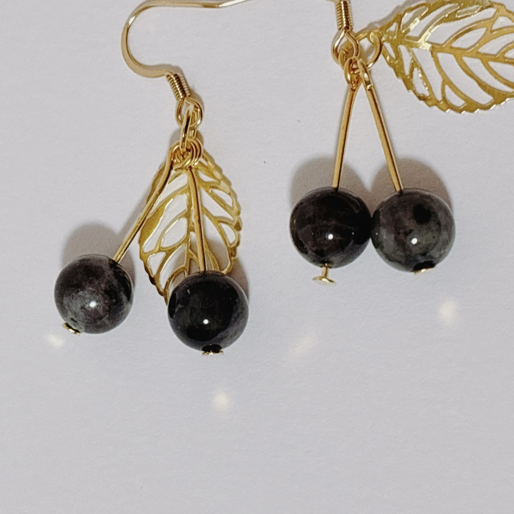 【725】イメージカラーのさくらんぼモチーフピアス②