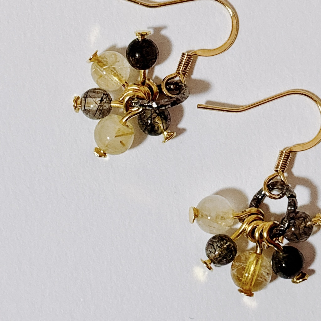 【725】イメージカラーの小粒ビーズピアス①