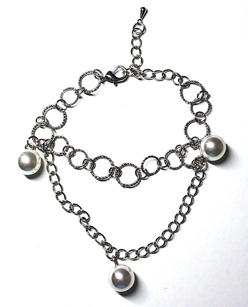 シルバーのブレスレット