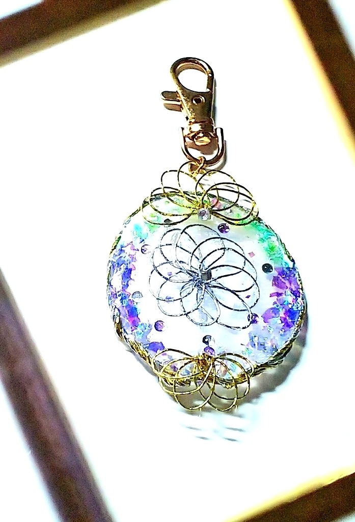 ワイヤー枠のキーホルダー