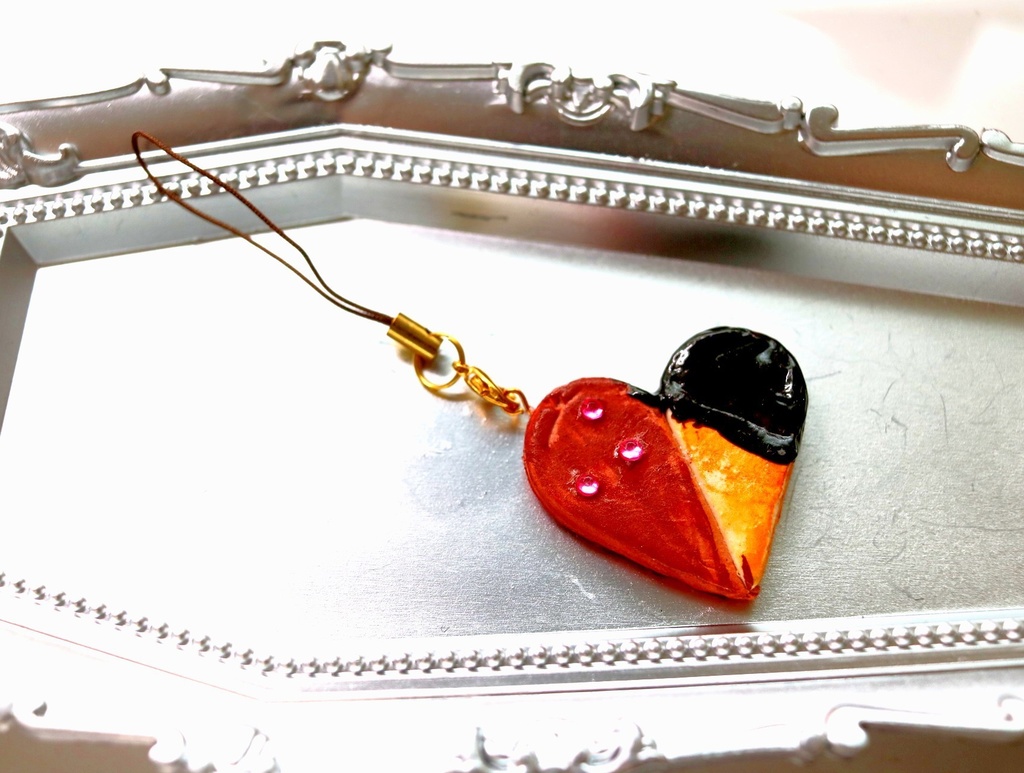 ハートのツートンクッキーのストラップ