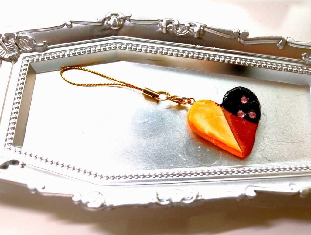 ハートのツートンクッキーのストラップ