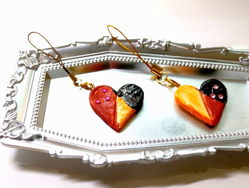 ハートのツートンクッキーのストラップ