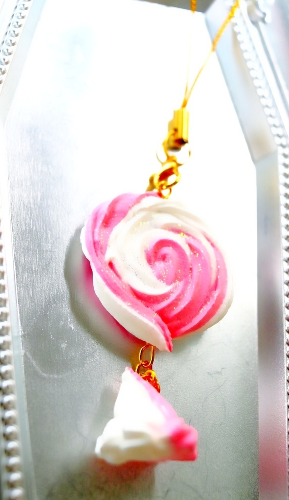 ツートンホイップのストラップ