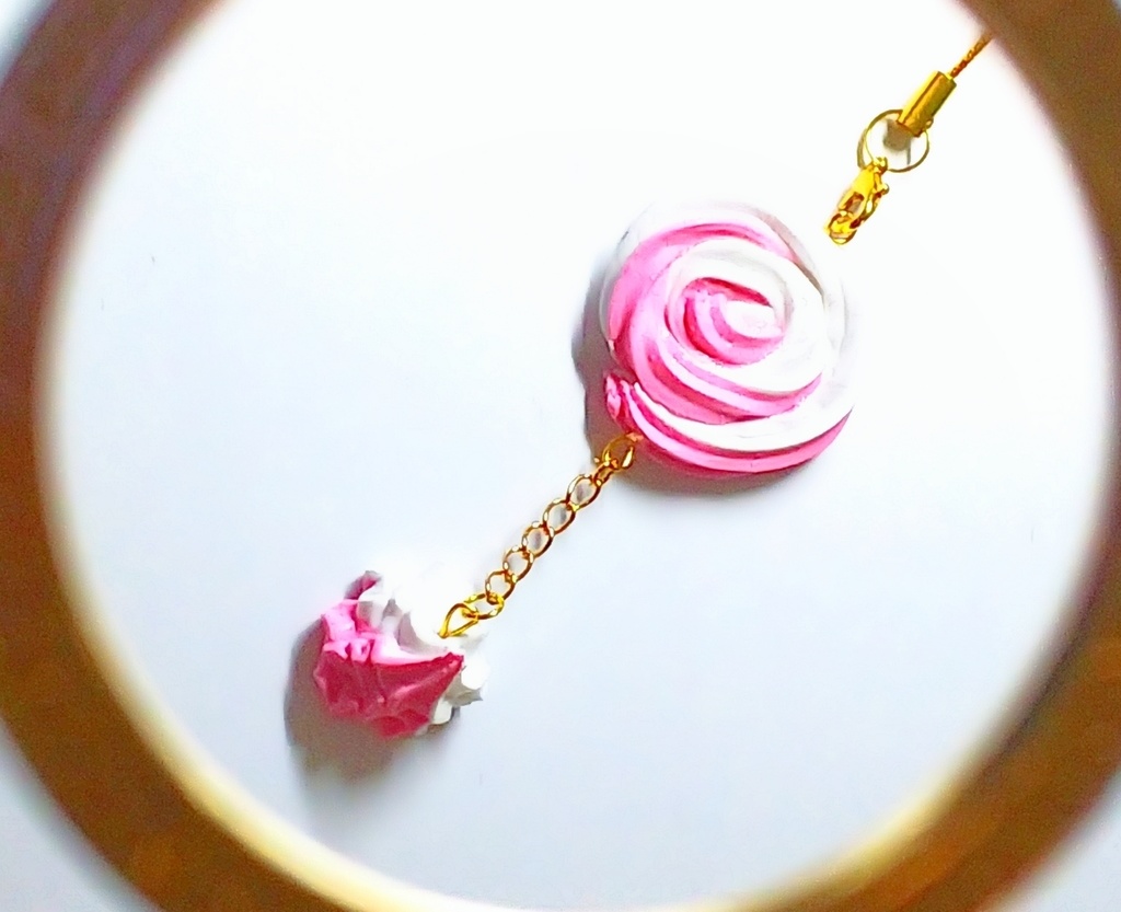 ツートンホイップのストラップ