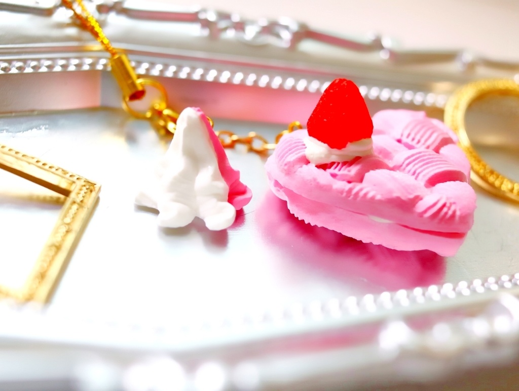 編み込みマカロンのストラップ