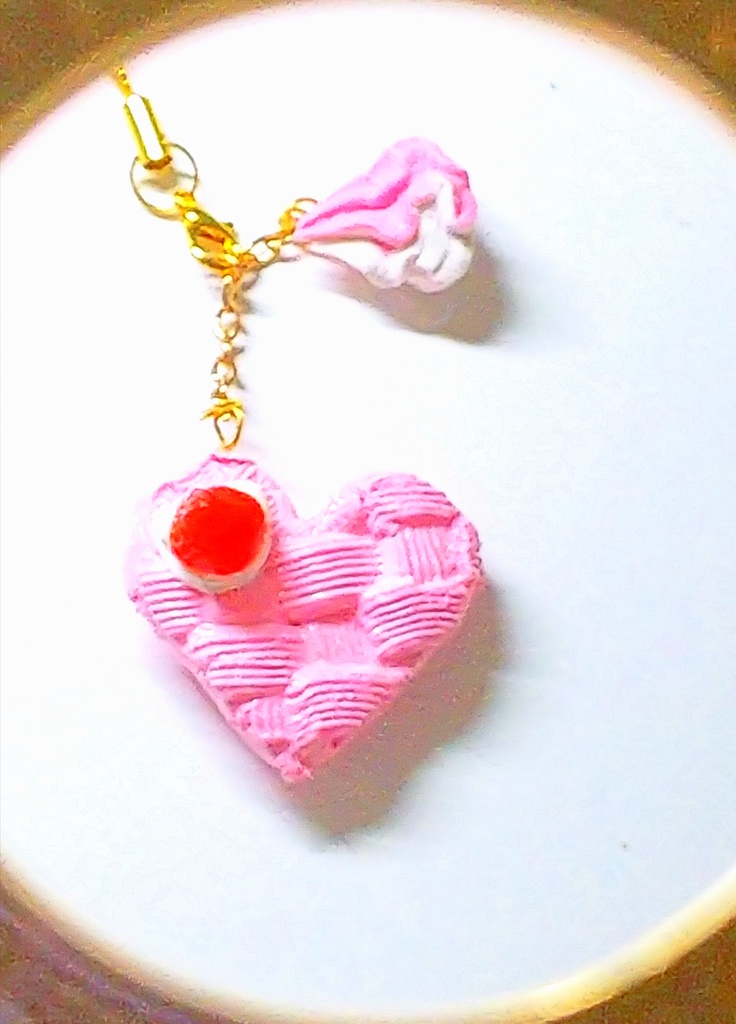 編み込みマカロンのストラップ