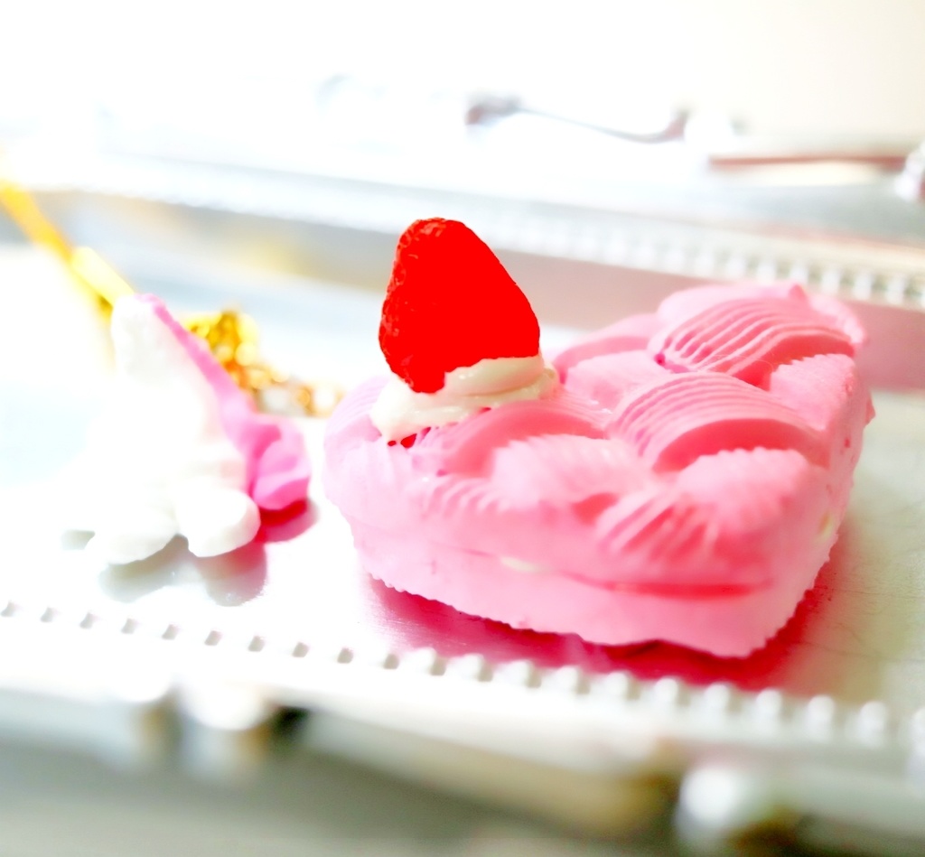 編み込みマカロンのストラップ