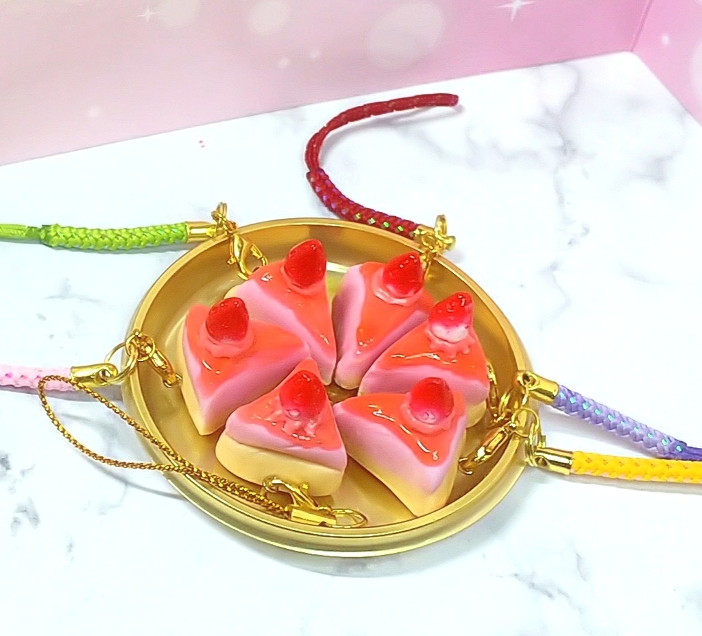 苺のムースケーキストラップ