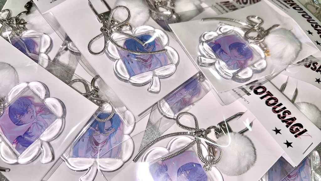 🍀Clover Acryl keychain