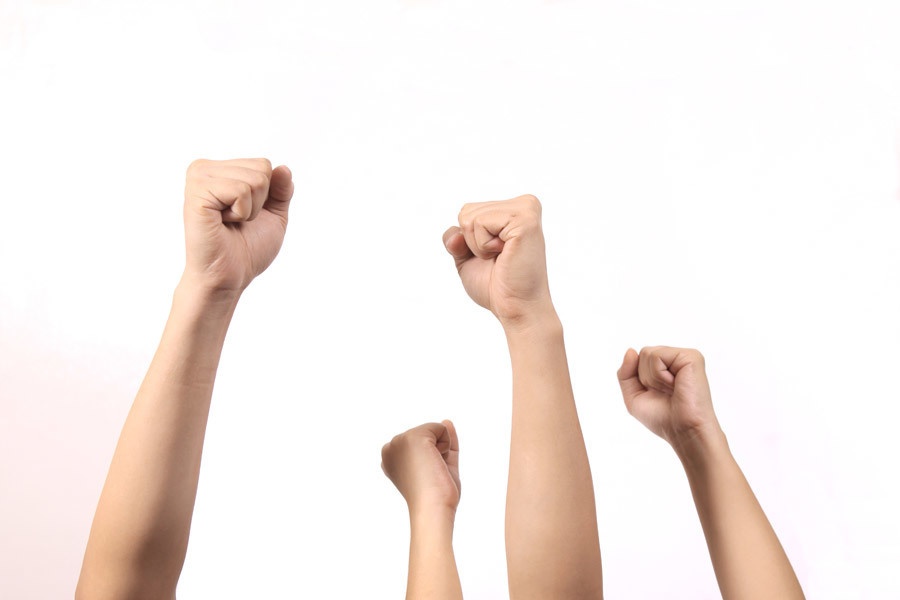 We Will Rock You風の鼓舞する曲