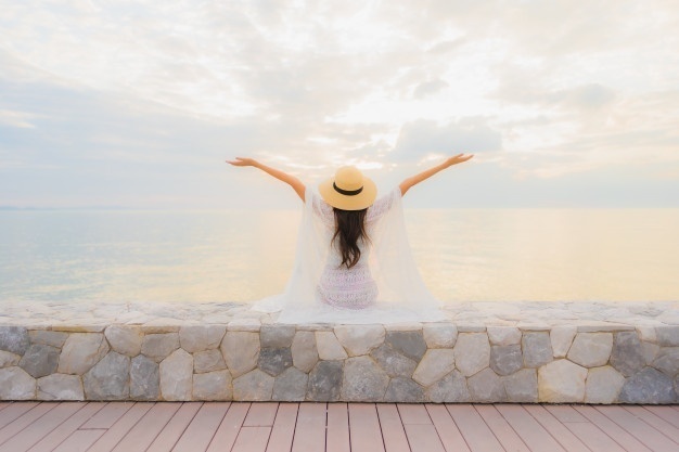 スキップするような軽快なリズムのピアノ曲