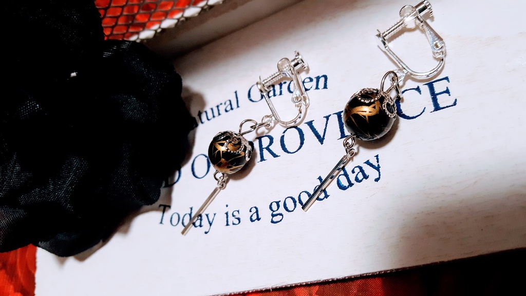 ジン　イメージイヤリング・ピアス