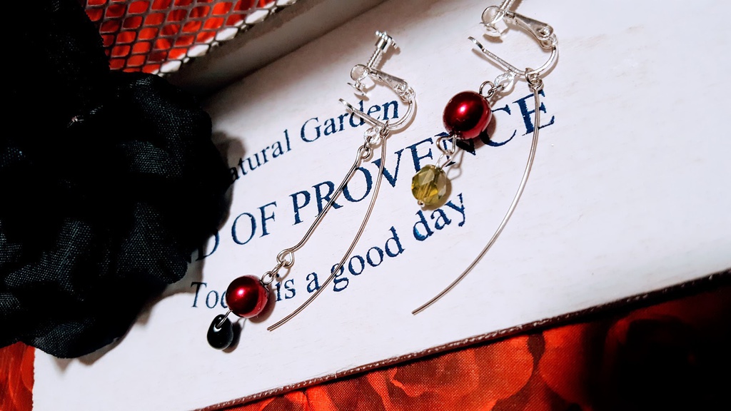 赤ジン　イメージイヤリング・ピアス