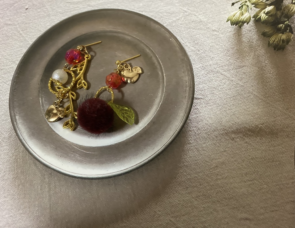 りんご冬ピアス