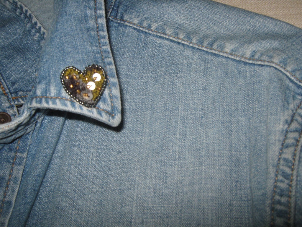 ピンブローチ