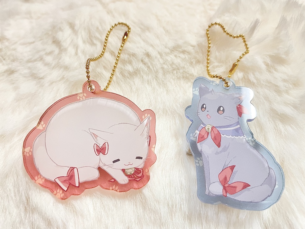 【もこけーねは猫の国】マスコットのアクリルバッジクリップ