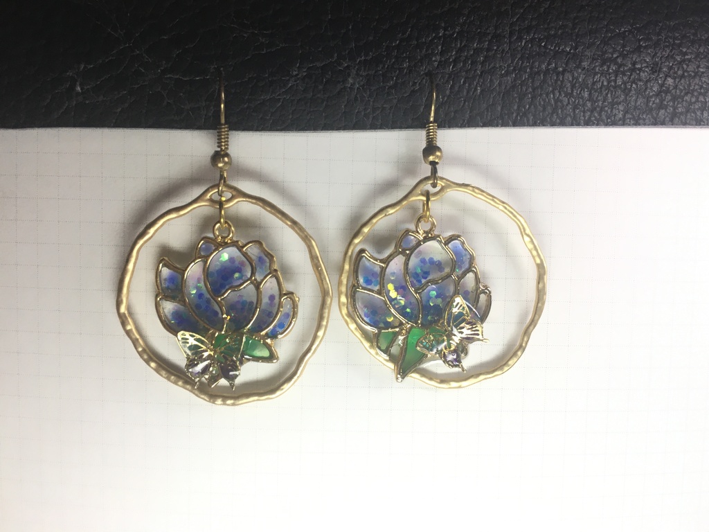 童しのイメージピアス