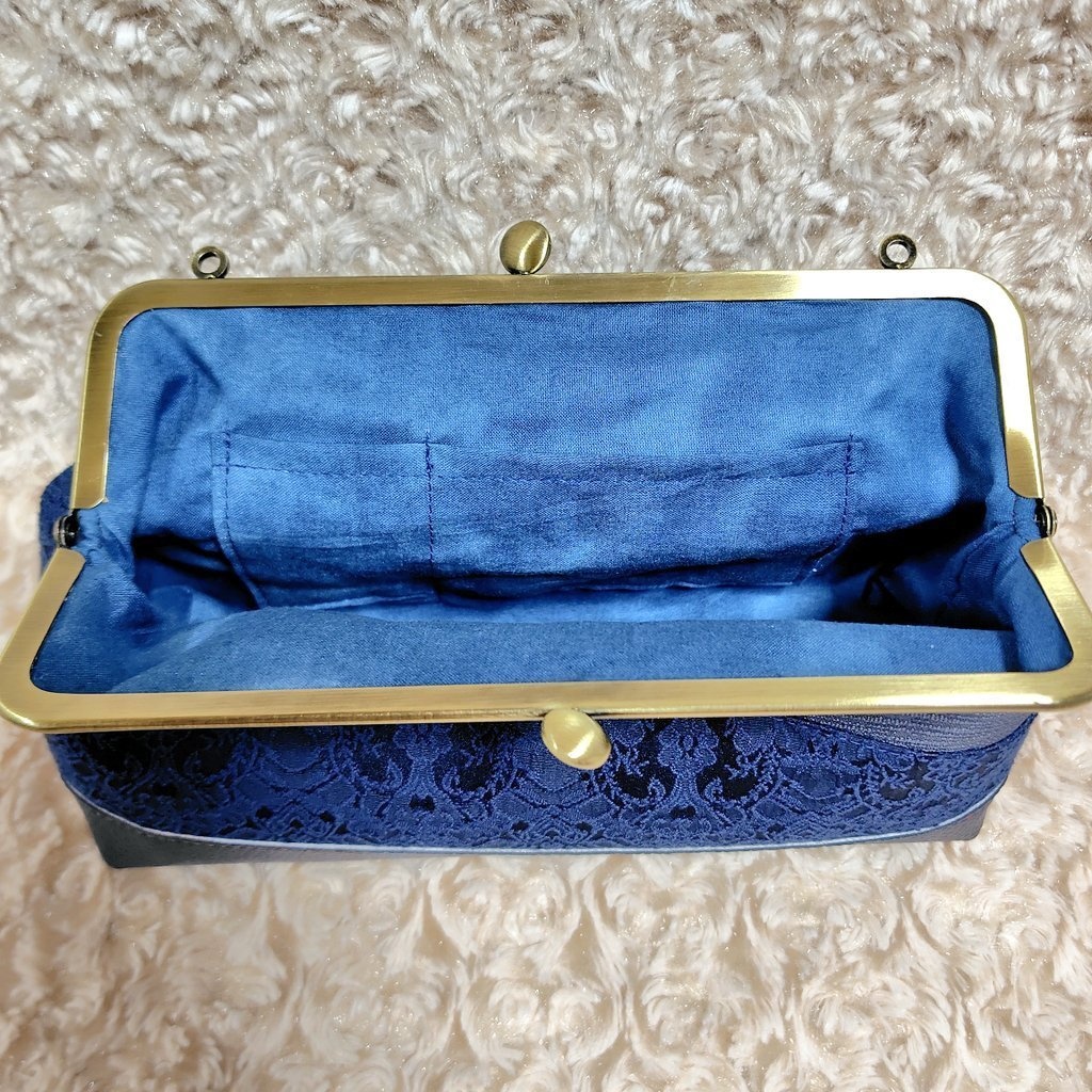 ショルダーバッグのがま口