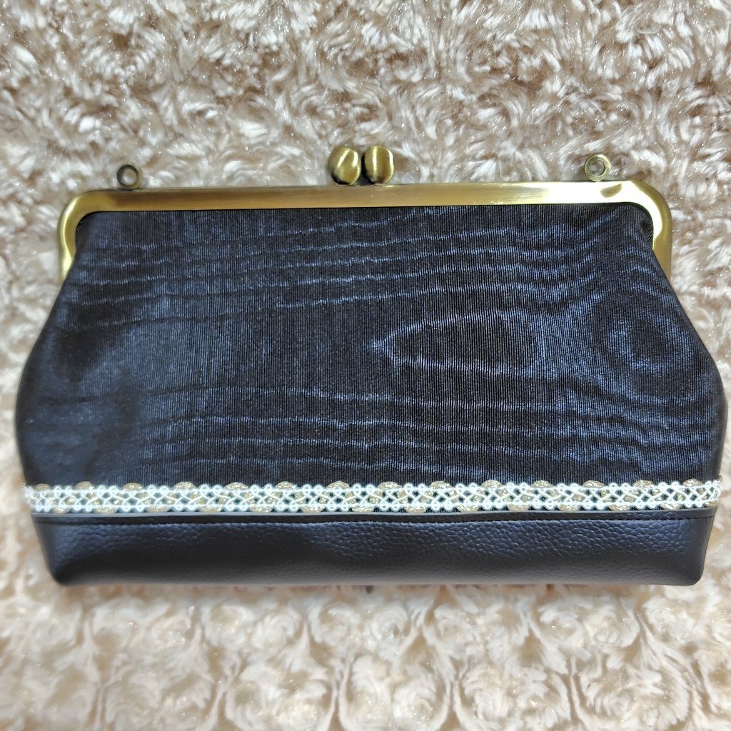 ショルダーバッグのがま口