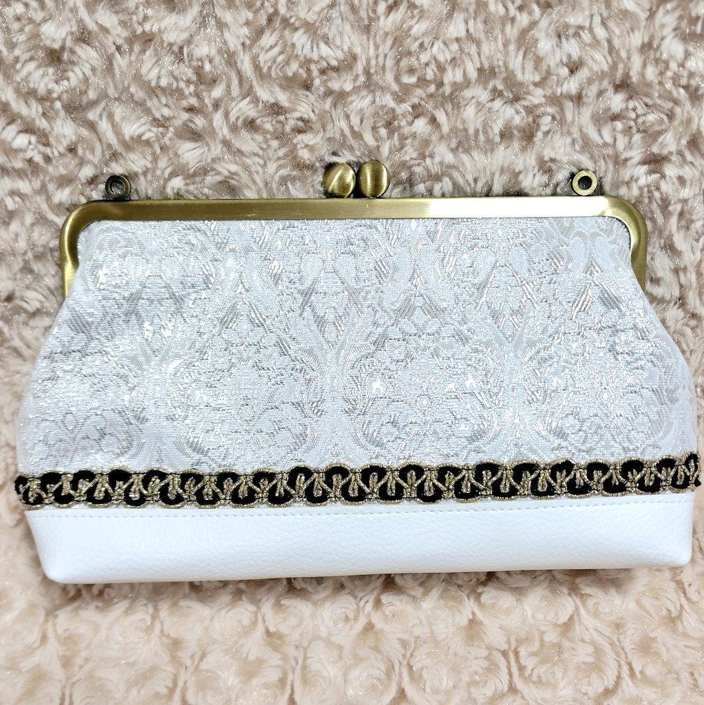 ショルダーバッグのがま口