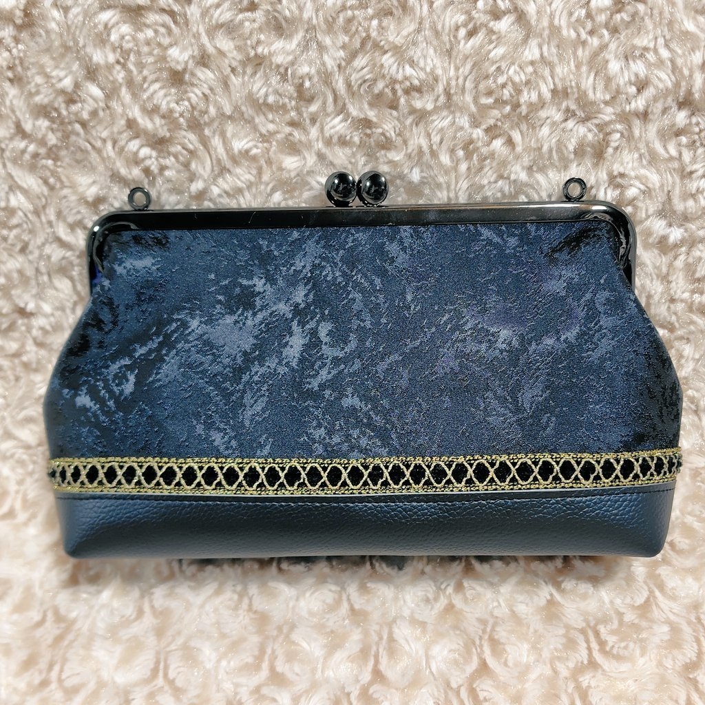 ショルダーバッグのがま口