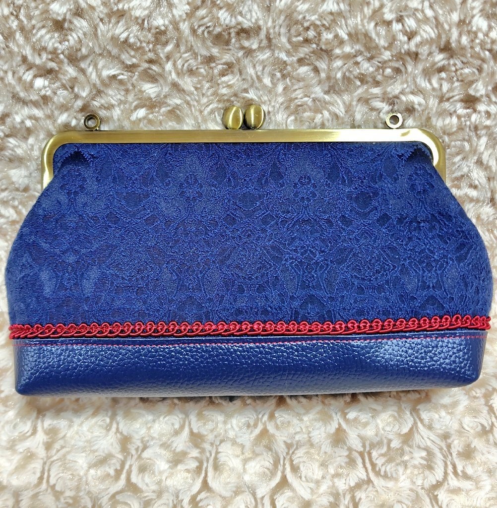 ショルダーバッグのがま口