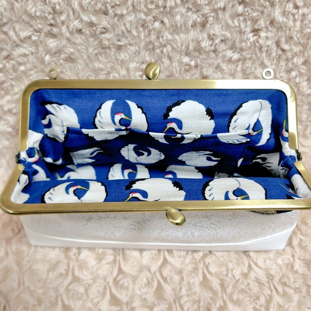 ショルダーバッグのがま口