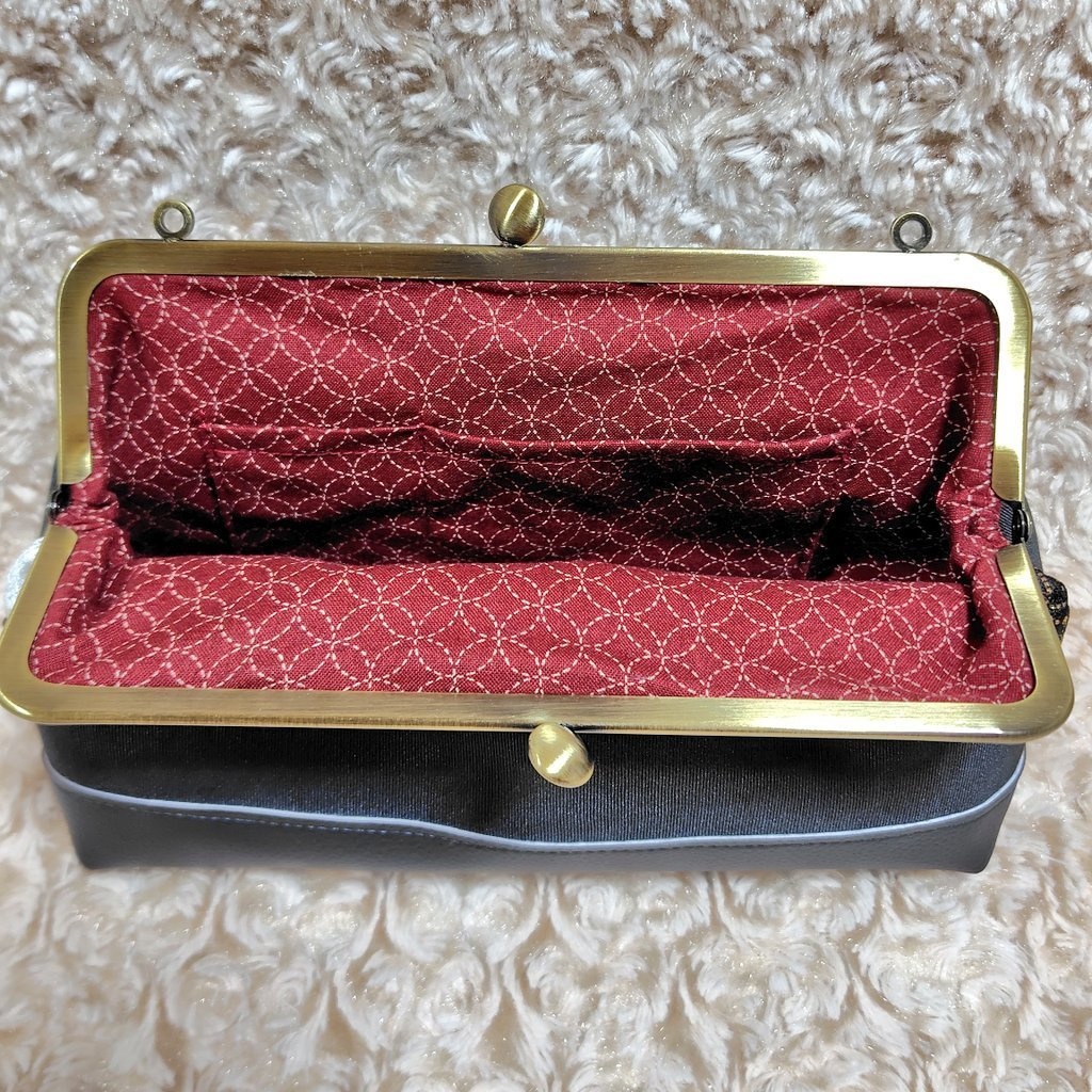 ショルダーバッグのがま口